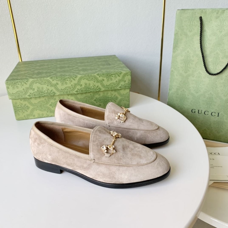 G*u*i flat shoes